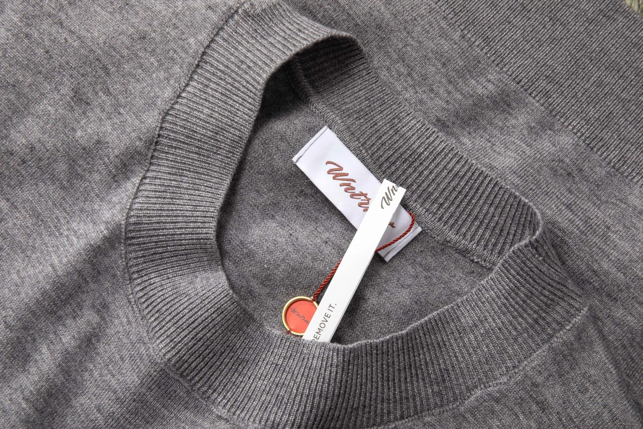 Style No. D 03 Old money style plain round neck knitted short sleeve fabric composition, see picture 9 for details Size: S M L XL Color: Black floral gray Khaki color